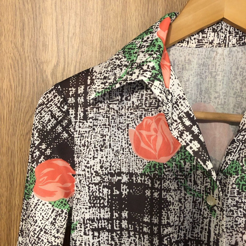 Vintage 1970’s Floral Print Button Down Blouse Shirt - Picture 2 of 4